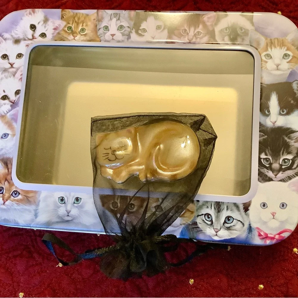 Cat lovers tin, and opal ceramic cat pin with gift bag.